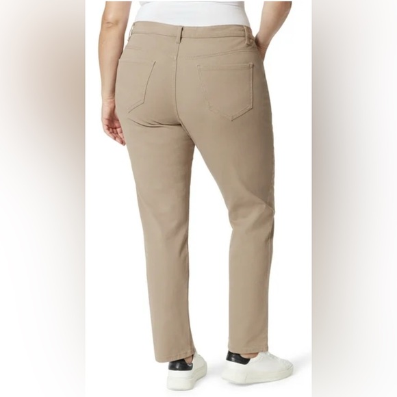 Gloria Vanderbilt Slimming Jeans. Straight leg, classic length. Tan. NWT Size 18 - Picture 1 of 15